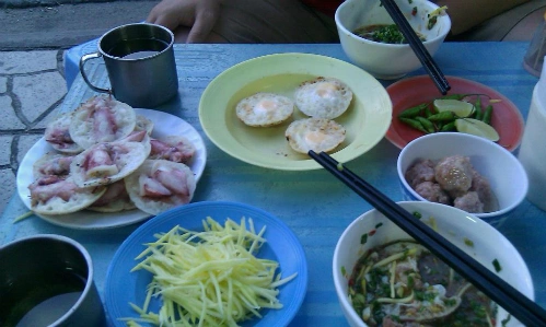 tiem-banh-can-nho-chi-mo-buoi-sang-o-nha-trang-1