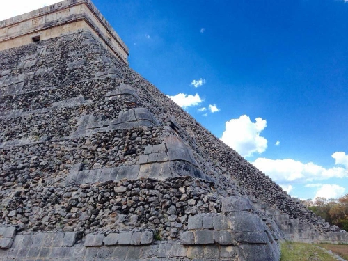kim-tu-thap-va-su-mat-tich-bi-n-cua-nguoi-maya