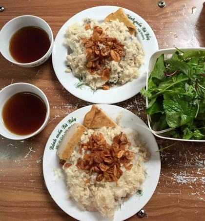 quan-banh-cuon-lau-nam-dat-khach-tai-hai-phong