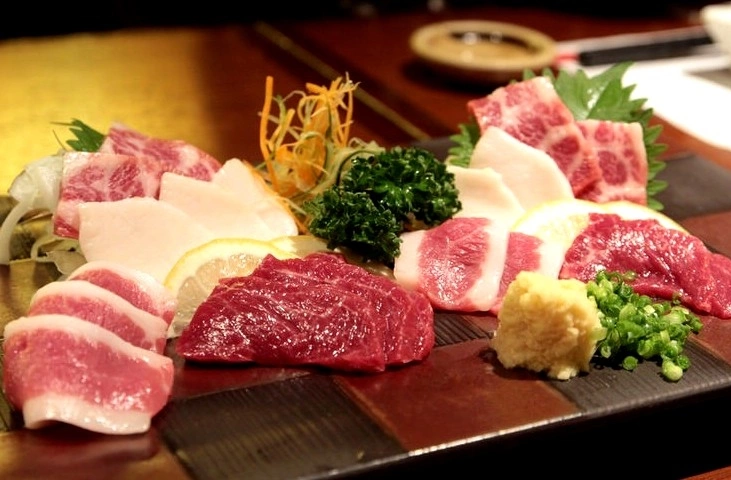 Thịt ngựa sống - món khoái khẩu của người Nhật - Báo VnExpress Du lịch