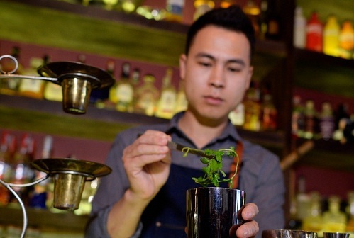 QUÁN BAR THIẾT KẾ TẦNG THƯỢNG VỚI TẦM NHÌN THÀNH PHỐ ẤN TƯỢNG