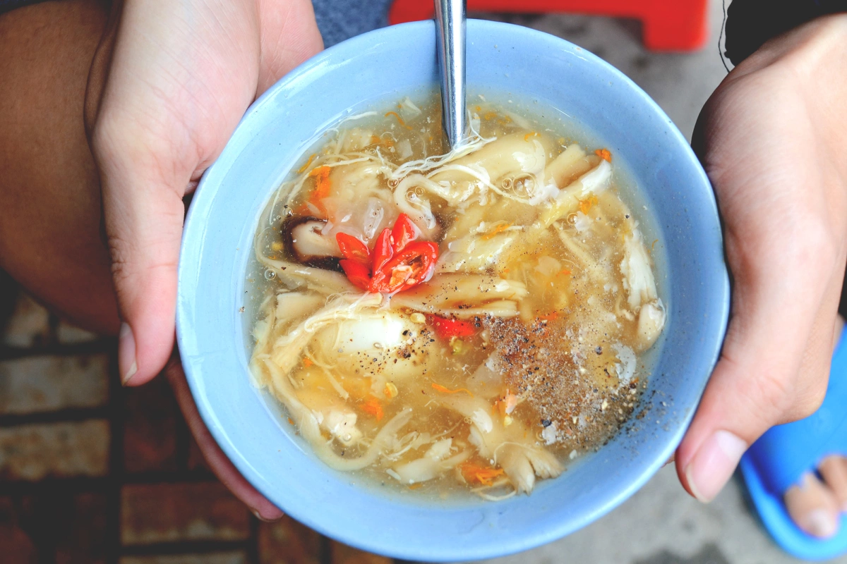 Những món nóng hổi cho ngày mưa ở Sài Gòn