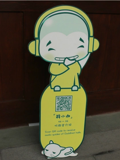Vào chùa cùng dùng mã QR