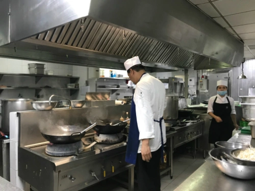 Tiệc buffet thường là bữa bị thừa thức ăn do đó các đầu bếp sẽ dựa trên số liệu phân tích để điều chỉnh cho các lần sau.