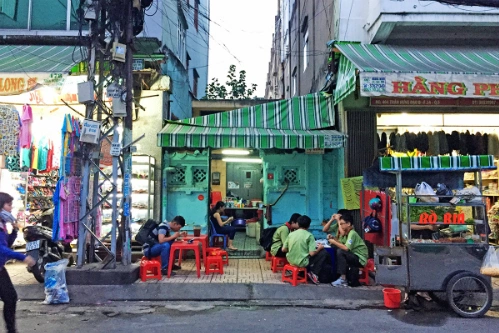 CHI NHÁNH CHÈ CỘT ĐIỆN TRÊN ĐƯỜNG CÁCH MẠNG THÁNG TÁM