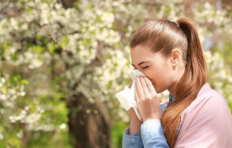 Hắt hơi báo có người nói xấu theo quan niệm dân gian và khoa học