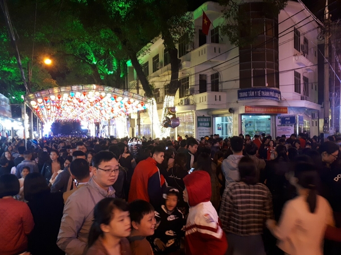 Phố đi bộ Kỳ Lừa đang trở thành điểm đến hút khách cuối tuần khi đi du lịch Lạng Sơn. Ảnh: Mỹ Tú