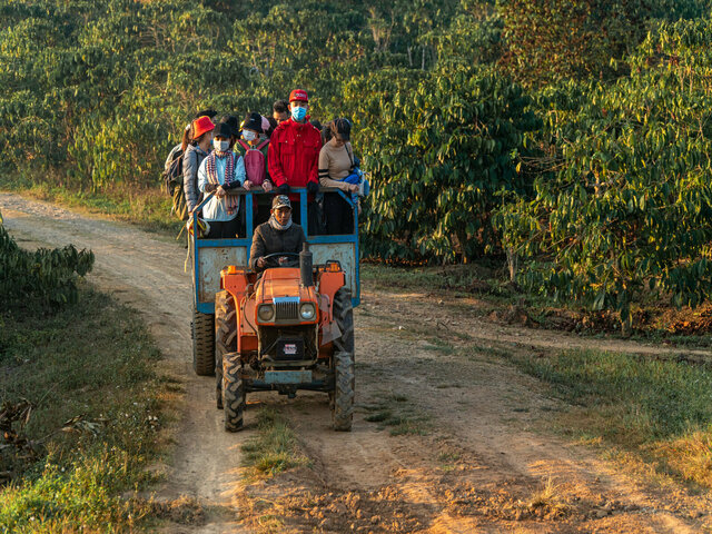 Xe công nông đưa cả đoàn đến điểm trekking DSC08634-1-4644-1615351831.jpg