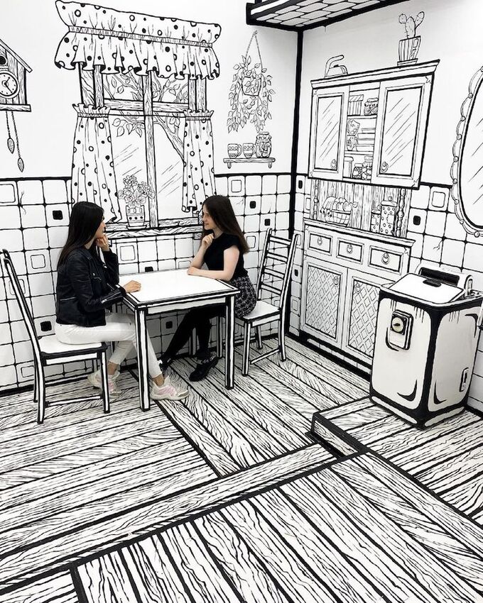 Theo Solbon, chủ quán và người nghĩ ra cách trang trí này: Tôi làm quán này nhằm tạo một địa điểm thú vị về cả không gian lẫn đồ uống. Quá trình sửa đổi nội thất chỉ mất hơn một tháng và khoảng 100 kg sơn.