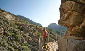 con-duong-tu-than-thach-thuc-du-khach-o-tay-ban-nha-4371777