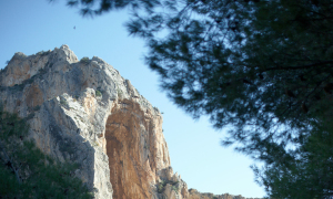 con-duong-tu-than-thach-thuc-du-khach-o-tay-ban-nha-4371777