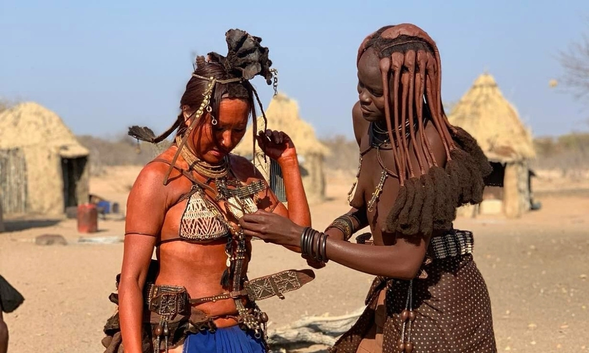 Khách Việt thăm bộ tộc châu Phi không bao giờ tắm - Báo VnExpress Du lịch