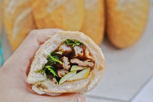 Ảnh: Tâm Linh banh-mi-cha-ca-2-jpeg-9166-1655458319.jp