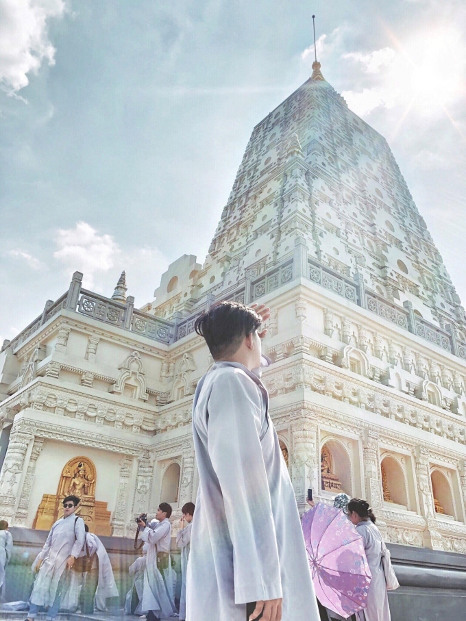 Một trong những điểm hút khách check-in ở Thiền Viện là bảo tháp cao 31 m trong khuôn viên Tứ Động Tâm.