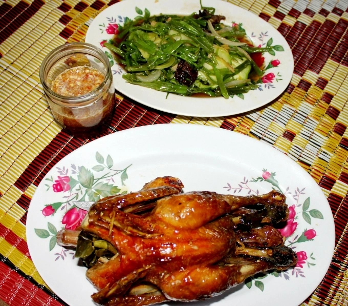 Gà đốt - một trong những món ăn đặc trưng ở Kampot.