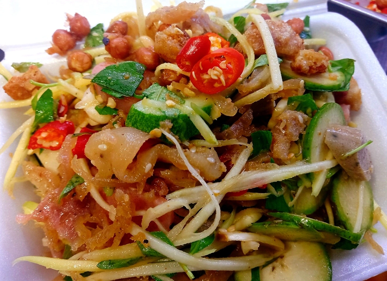 Tré trộn nem chả đặc trưng Bình Định - Báo VnExpress Du lịch