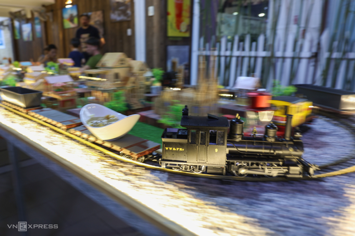 Choo choo! Saigon restaurant serves food and drinks on model train