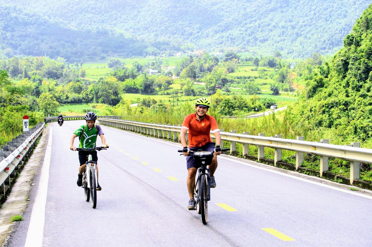 Biking through Cao Bang’s lovely landscapes