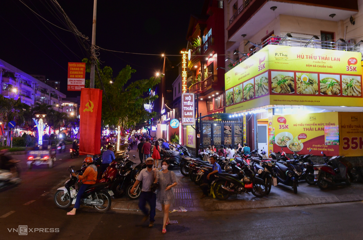 Saigon food street abuzz ahead of Tet