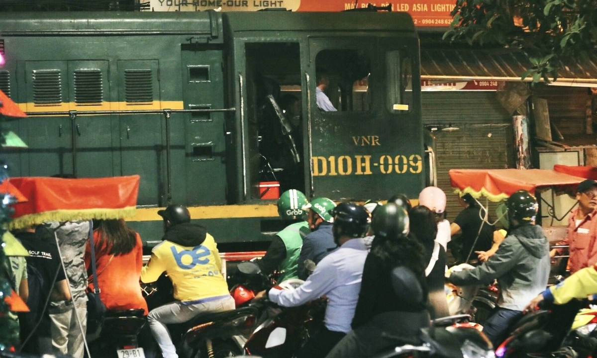 Goose glass noodles by Hanoi's train tracks overlooked by Michelin Guide