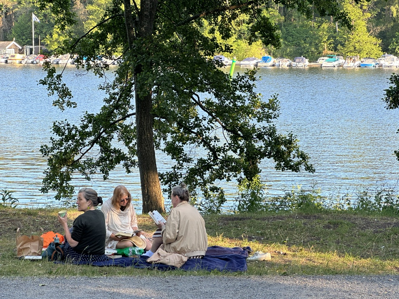 Vì sao du lịch Quảng Ninh vẫn khó "níu chân" du khách? 2 Stockholm là nơi người dân biết tận hưởng cuộc sống chậm, hòa mình với thiên nhiên. Ảnh: Hồng Hạnh