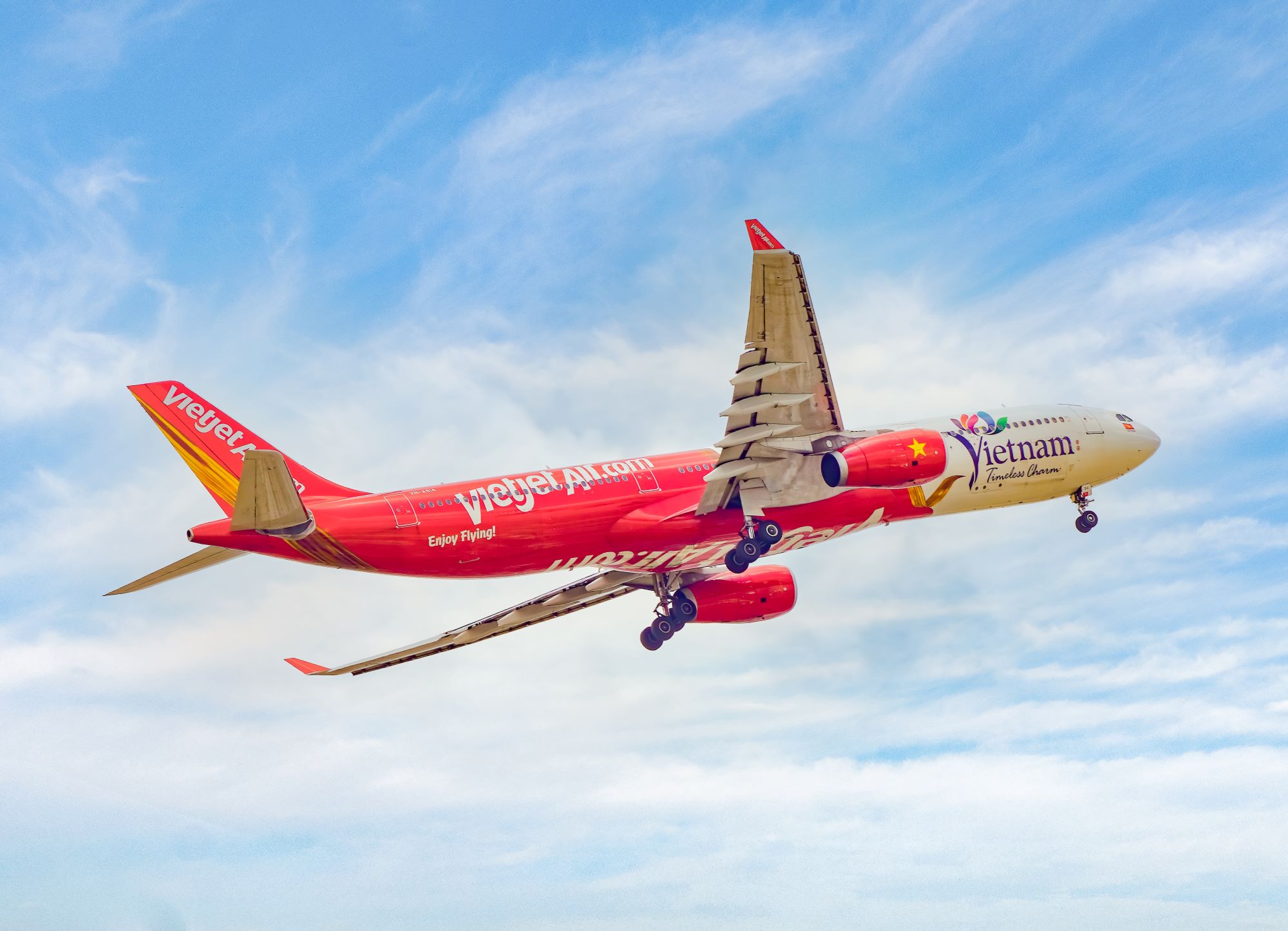 Tàu bay hiện đại, màu đỏ đặc trưng của Vietjet. Ảnh: Quang Nguyễn