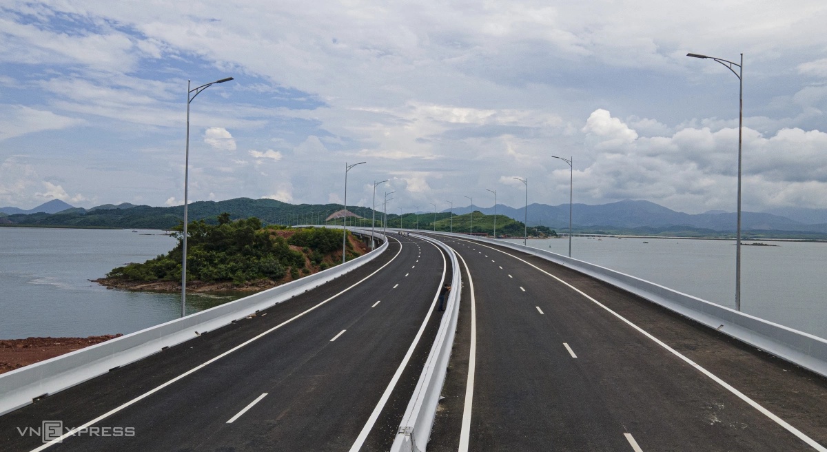 Cao tốc Vân Đồn - Móng Cái. Ảnh: Lê Tân