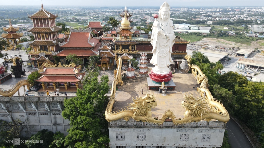 TOÀN CẢNH CHÙA TRONG KHU VỰC YÊN TĨNH Ở LONG THÀNH