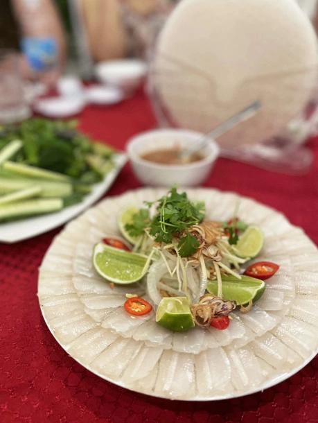 Gỏi Cá Trèn: Món Ăn Tinh Tế, Hương Vị Đặc Trưng Long An