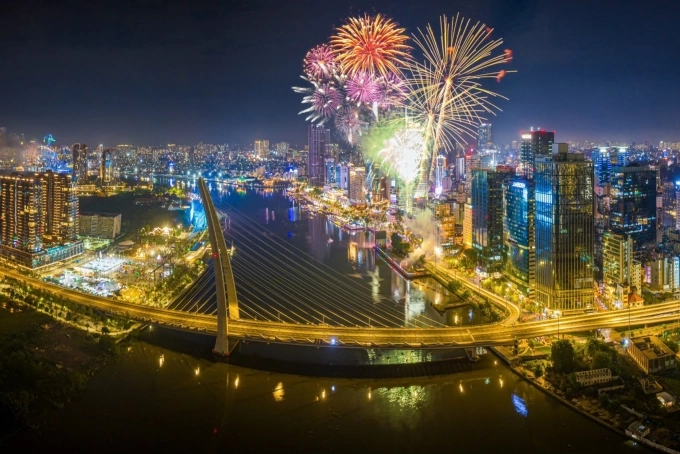 Công viên bờ sông Sài Gòn và công viên bến Bạch Đằng nhìn từ trên cao. Ảnh:Sở Du lịch TP HCM