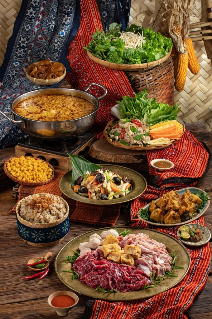 Mâm cỗ tại Nhà hàng Chợ tình Sapa. Ảnh: Nhà hàng Chợ Tình Sapa