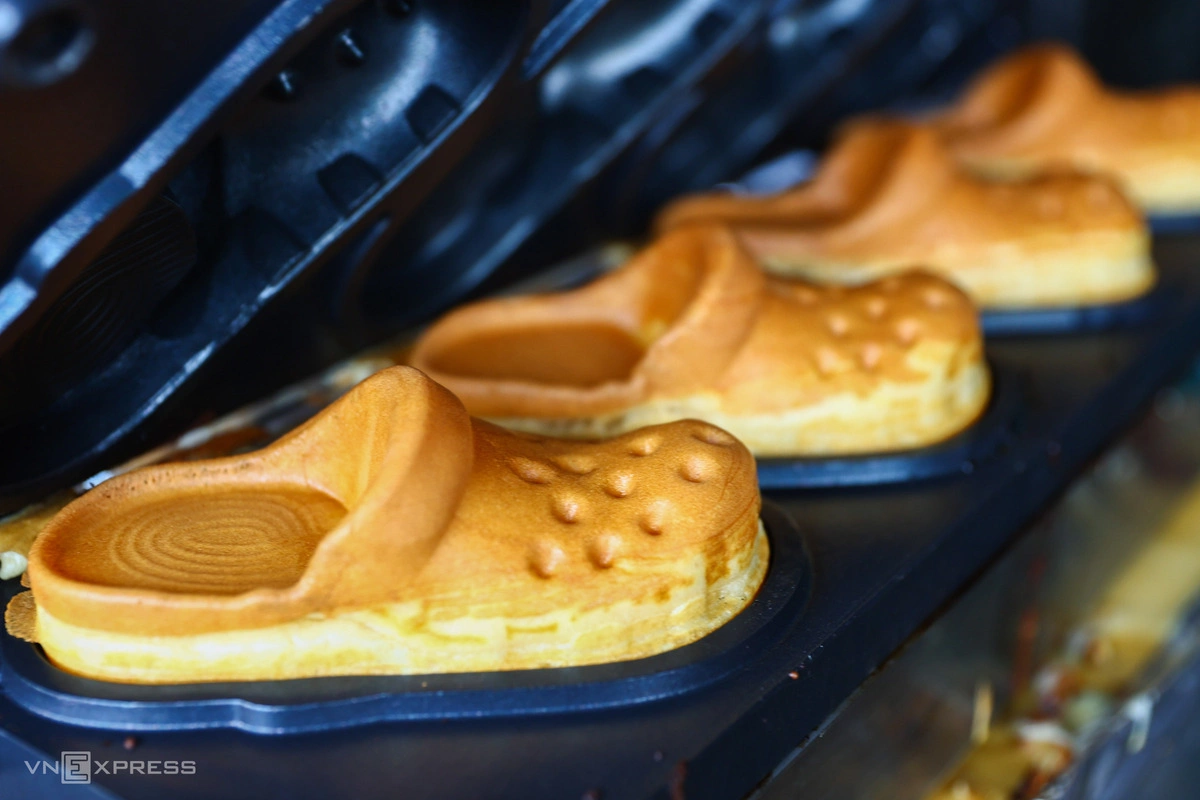 Eating Crocs Eat your shoes: Edible Crocs made in Ho Chi Minh City - VnExpress ...