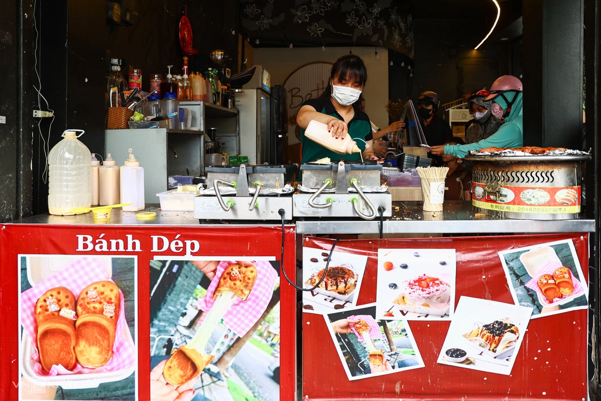 Eating Crocs Eat your shoes: Edible Crocs made in Ho Chi Minh City - VnExpress ...