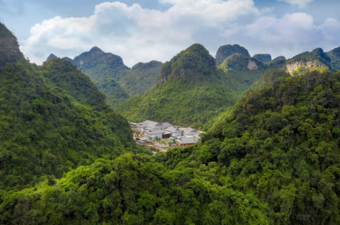 Yoko Onsen Quang Hanh nằm giữa núi rừng Quang Hanh (Quảng Ninh). Ảnh: Sun Group