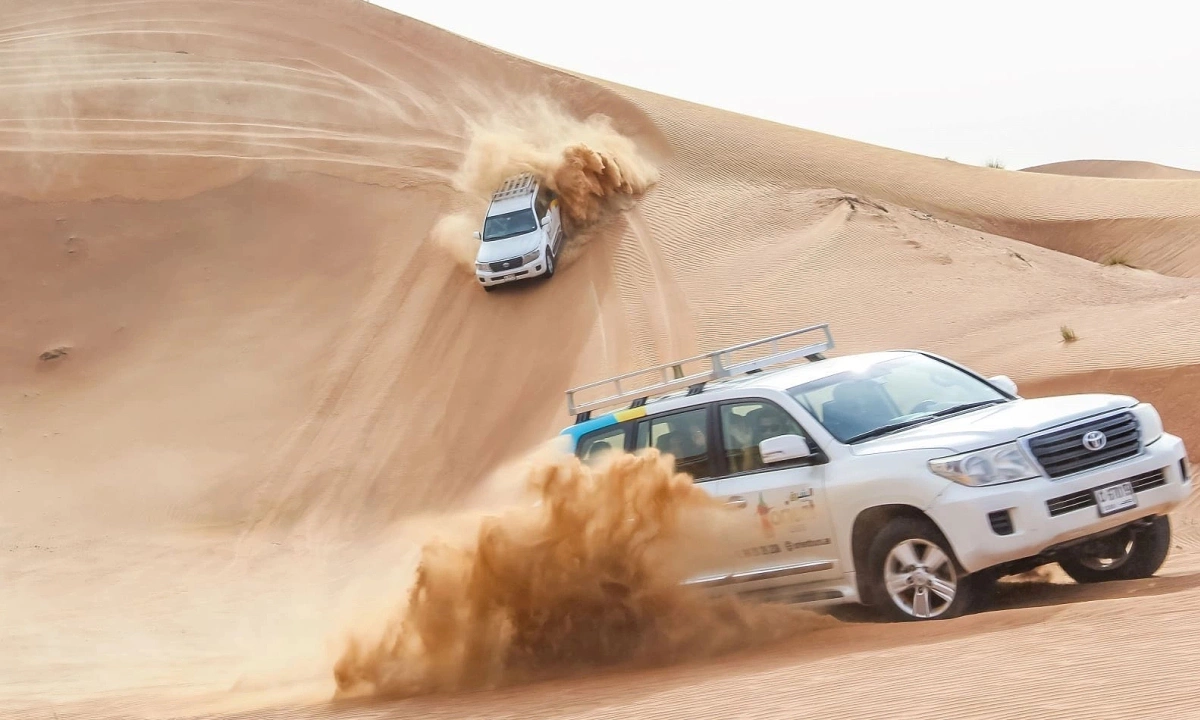 Khách Việt kể trải nghiệm vượt sa mạc 'phê mà không sợ' ở Dubai - Báo VnExpress Du lịch