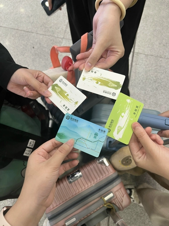Trọn bộ kinh nghiệm cho người lần đầu du lịch Trung Quốc tự túc Vé tàu ở Thanh Đảo có dạng thẻ nhưng ở Thiên Tân lại dạng xu tròn.