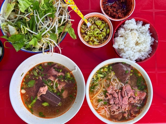 6 quán bún bò nên thử khi đến Huế Bún bò cơm nguội. Ảnh: Nguyễn Phong