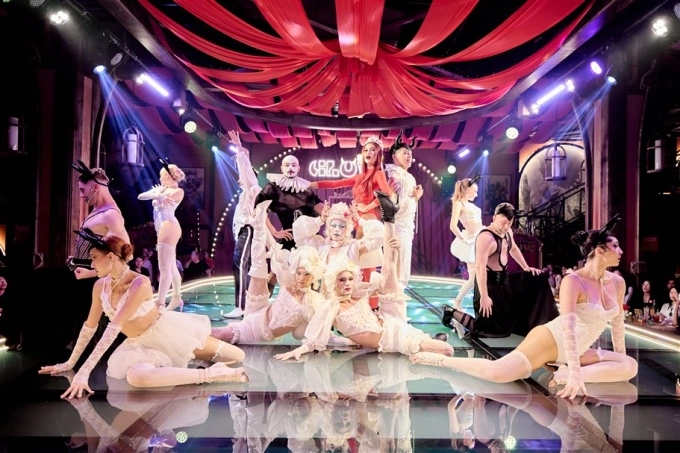 Phân cảnh trong show diễn After Glow. Ảnh: Sun World Ba Na Hills