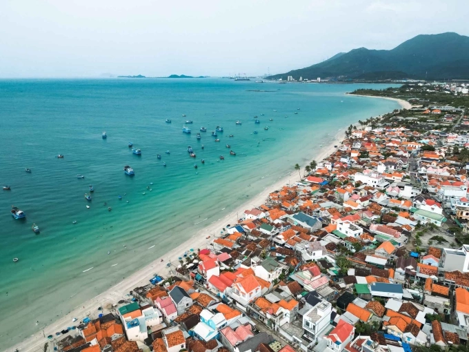 Một góc làng chài Dốc Lết nhìn từ trên cao. Ảnh: Quang Anh
