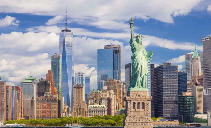 Tượng nữ thần Tự Do tại New York. Ảnh: Letz go city tours