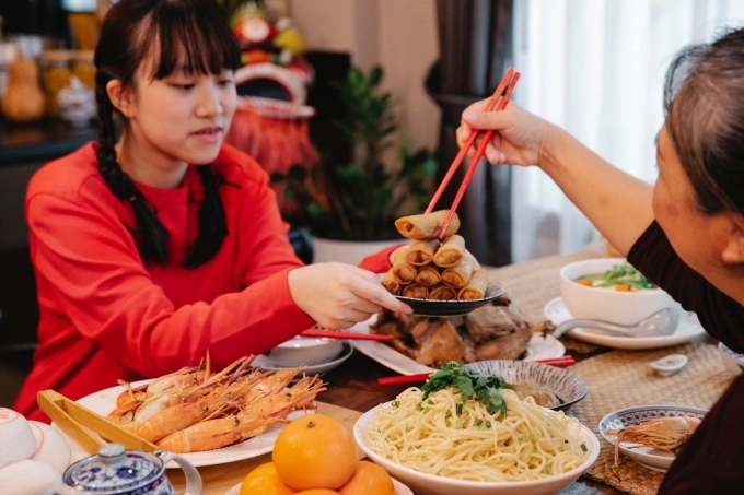 Một bữa ăn gia đình của người Trung Quốc. Ảnh: FAB LStyle