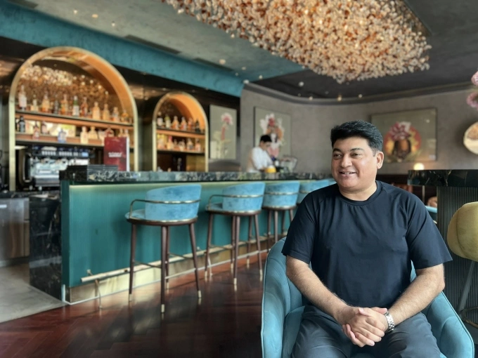 Nhà sản xuất phim Bollywood Rahul Bali trong buổi trao đổi với VnExpress sáng 5/8 tại Hà Nội. Ảnh: Phương Anh