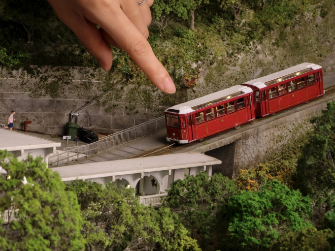 Mô hình xe điện Peak trưng bày tại Triển lãm Nghệ thuật thu nhỏ - 100 bước quanh Hong Kong. Ảnh: Hong Kong Tourism Board
