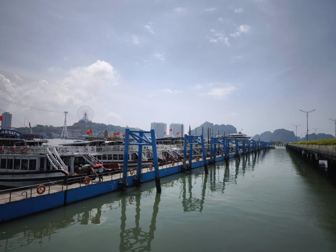 Tàu du lịch neo đậu tại Cảng tàu quốc tế Hạ Long. Ảnh: Lê Tân