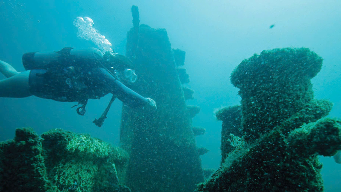 Du khách lặn ngắm tàu RMS Cyclops tại Florida, Mỹ. Ảnh: Bay Life