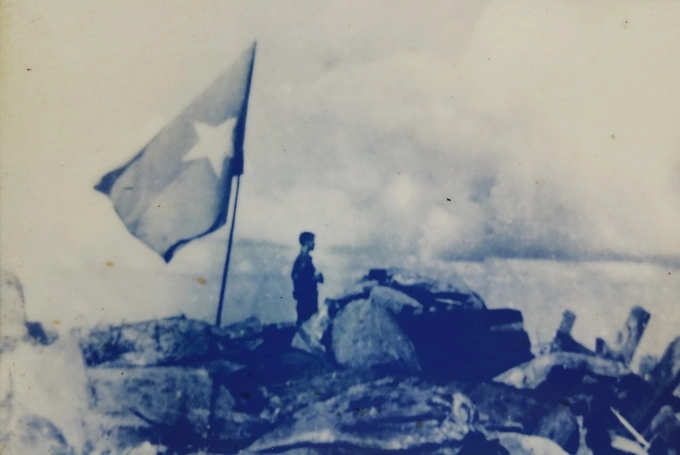Bức ảnh ghi lại khoảnh khắc cờ giải phóng tung bay trên đỉnh núi Bà Đen ngày 6/1/1975 sẽ được trưng bày tại triển lãm, từ 27/8 đến hết 2/9. Ảnh: Khu du lịch núi Bà Đen