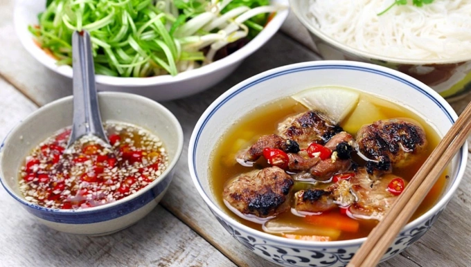 Bún chả ở quán Bún chả Ta. Ảnh: Michelin Guide