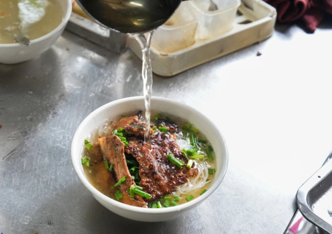 Món bún chả chan được vào danh sách Bid Gourmand của Michelin guide 2025. Ảnh: Ngoisao.net