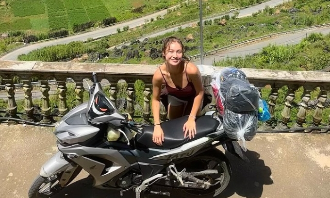 Foreign tourist surprised to be served lunch after walking into jewelry shop in Hoi An