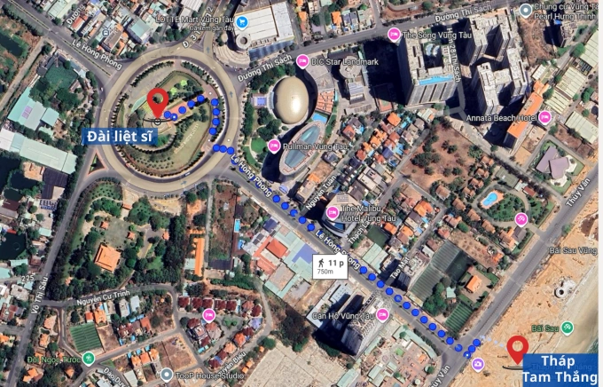 Vị trí du khách đứng ở Đài liệt sỹ để check in tháp Tam Thắng.